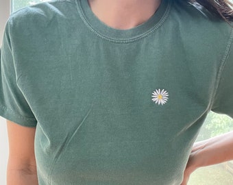 Daisy T-shirt, Embroidered Daisy Tee, Comfort Colors T-shirt, Comfort Colors Tee