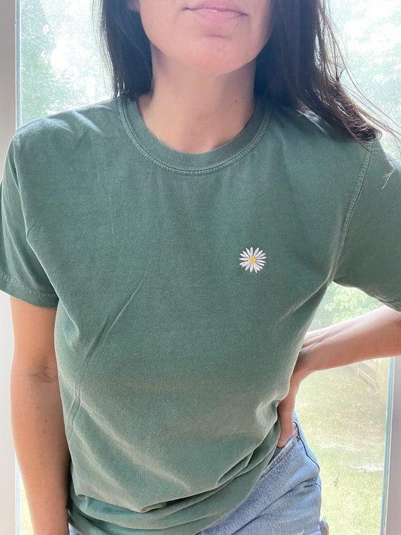 Daisy Tshirt Embroidered Daisy Tee Comfort Colors Tshirt Etsy