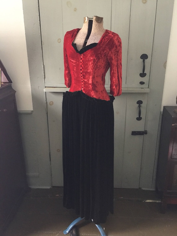 Vintage 1930s 1940s red and black velvet evening g