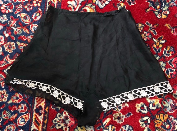 Vintage 1930s 1940s sheer black button waist tap p
