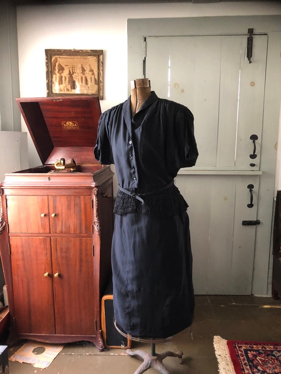 Vintage 1940’s black belted crepe skirt suit