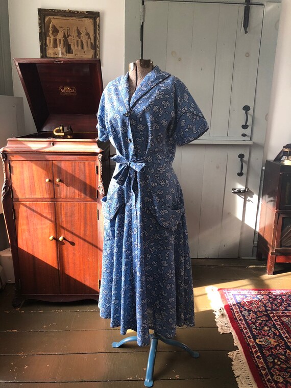 Vintage 1950s seersucker blue print dress with poc