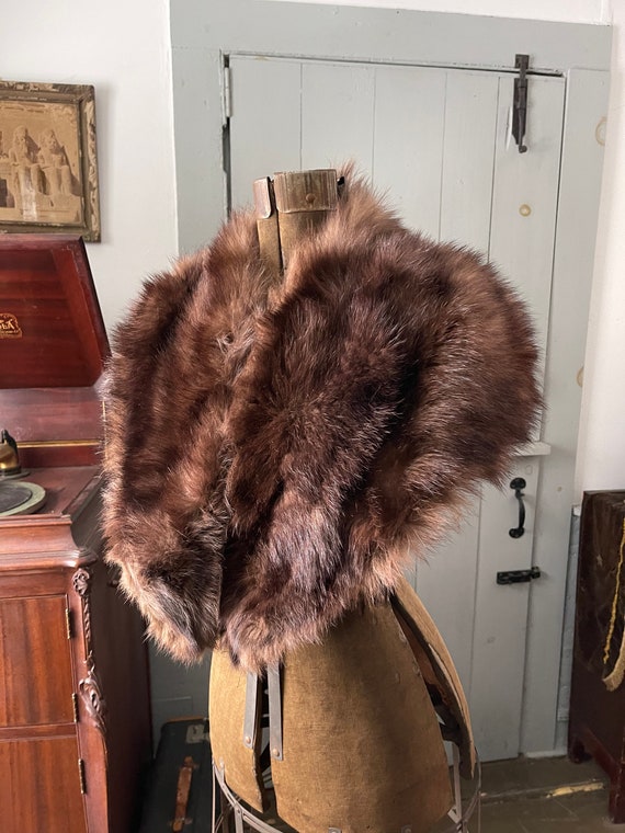 Vintage raccoon fur fully lined collar shrug