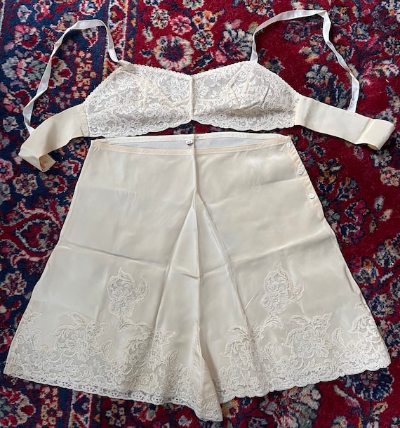 Vintage 1930’s yellow silk lingerie bra and tap pa