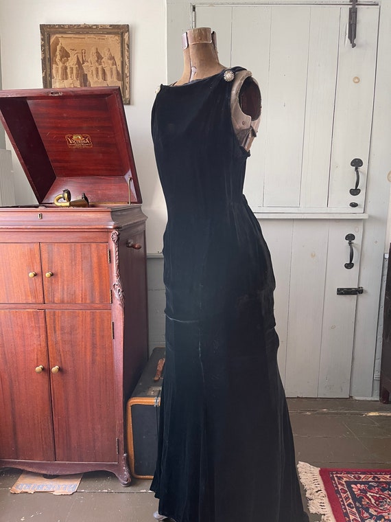 Vintage 1940’s black velvet backless evening gown