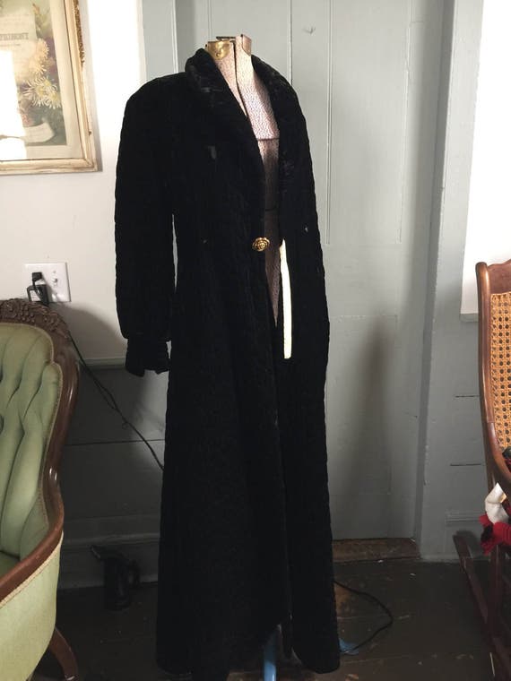 Stunning vintage 1930's black quilted velvet dress