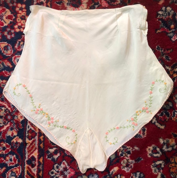 Vintage 1920’s 1930’s embroidered green tap pants