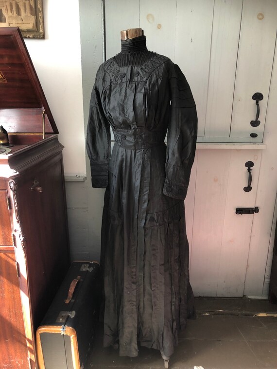 Vintage Victorian 1890’s 1900’s black silk gown