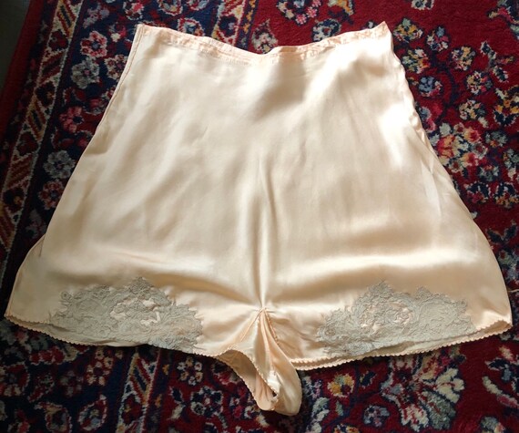 Vintage 1930’s peach silk and ecru lace tap pants