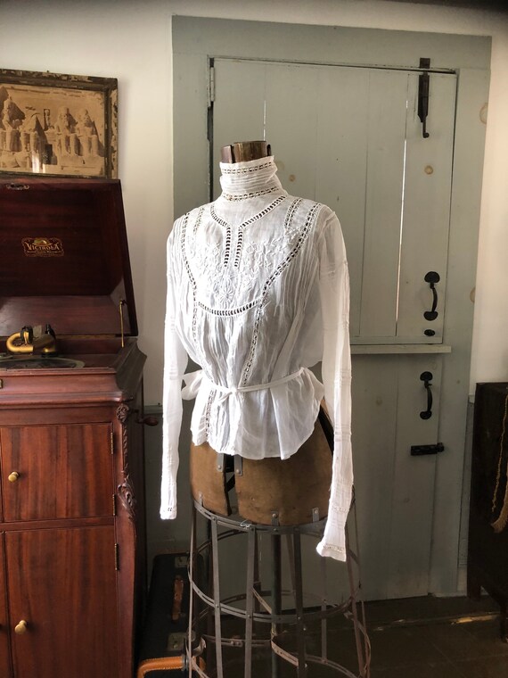 Vintage Edwardian 1910’s white cotton and lace tea
