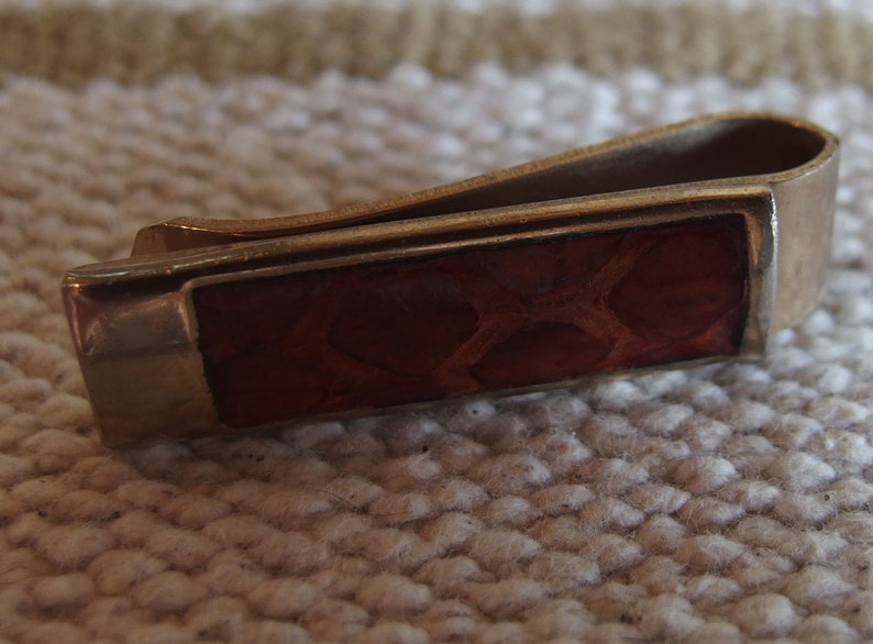 Vintage De Cara Tie Bar faux snakeskin on silver tone.