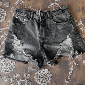 Zara sz 4, denim, distressed cut-offs.