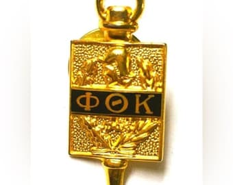Pin con letra griega Phi Theta Kappa en oro y negro.