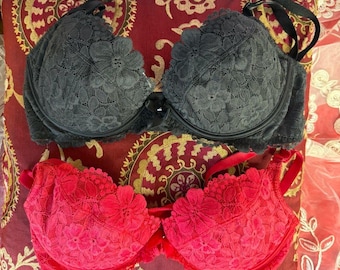Victoria's Secret 36c Lace Push-Up Front Closure Bra Duo - Black and Red