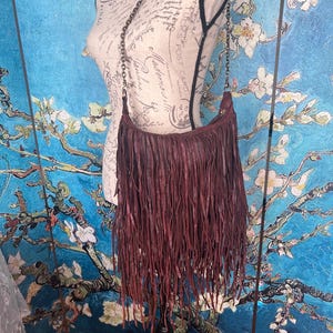 Funky, braune Lederfransen, Hippietasche mit Metallen und Lederband.