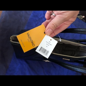 Bolso Valentino negro de piel, completamente nuevo. imagen 4