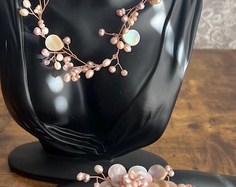 Conjunto de collar y pendientes vintage a juego en oro y perla.