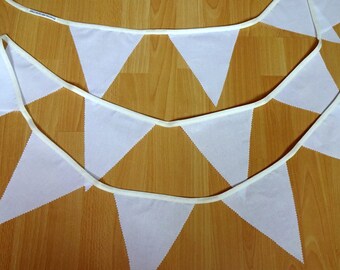 Witte gors, witte bruiloft bunting, buiten gors, stoffen gors, witte banner, vlaggen, witte bruiloftsslinger, tuinfeest gors