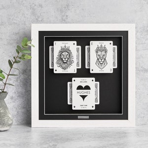 Speelkaartkunst. door EEN GESCHENK VAN GELUK. Gepersonaliseerd jubileumcadeau. Gepersonaliseerd huwelijkscadeau van. een geschenk van geluk. Aangepaste speelkaart