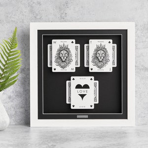 Cadeau de rencontre lui et lui, cartes à jouer personnalisées lui et lui, cadre cadeau en verre avec boîte profonde, thème du roi lion, anniversaire de rencontre