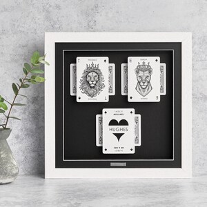 Gepersonaliseerde cadeaulijst voor meneer en mevrouw van A Gift of Happiness - gepersonaliseerde speelkaartenkunst 3D-print in diepe doos