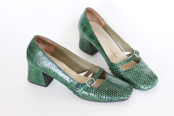 Vintage 50s/60s Kelly Green Snakeskin Mary Janes