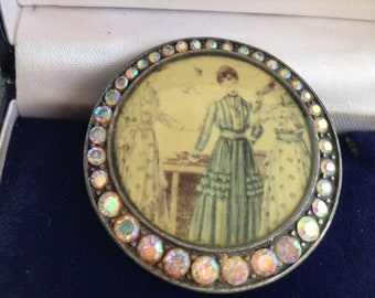 Stunning Old Vintage Brooch With Lovely Detail & Stones