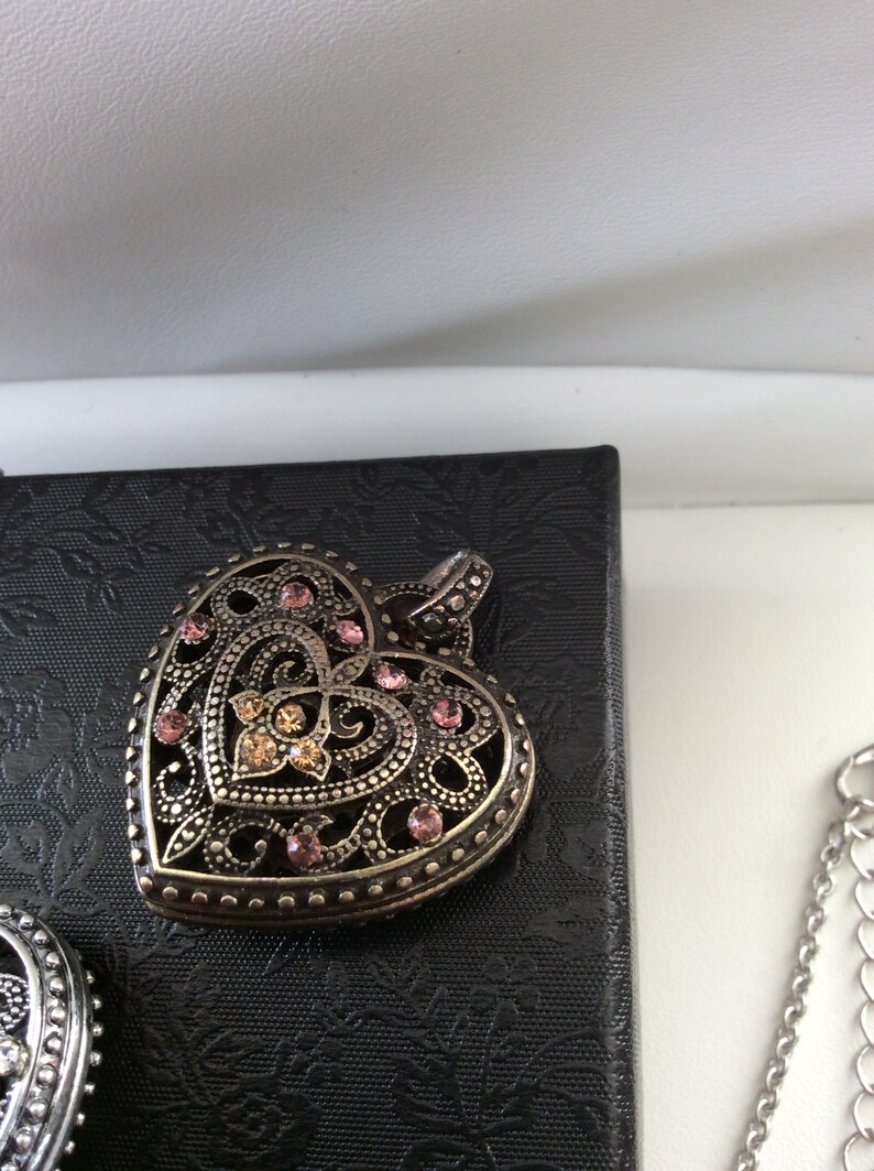 Vintage Heart Pendant /& Chain Plus Vintage Heart Pendant