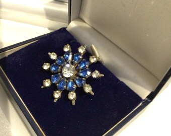 Pretty Vintage Brooch With Lovely Stones