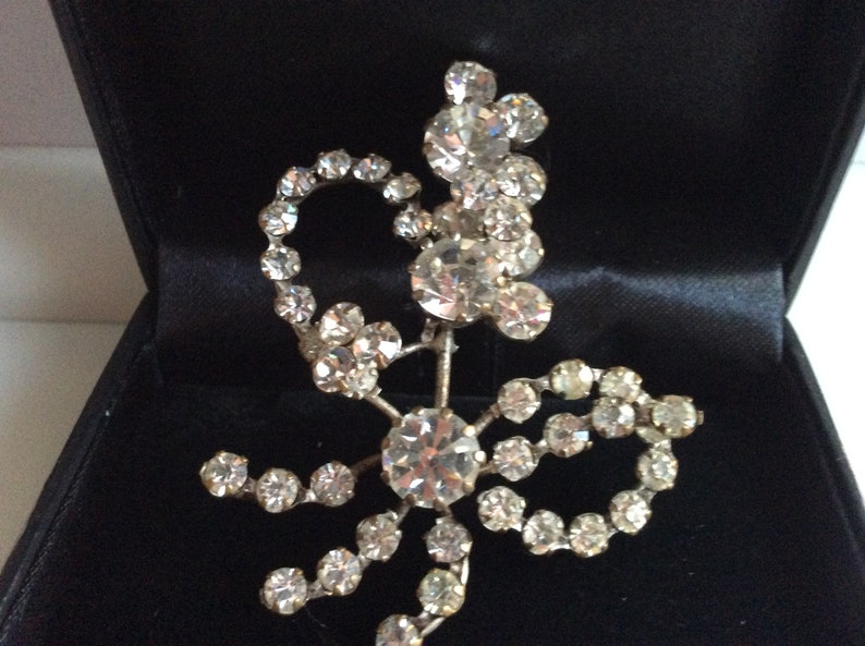 Beautiful Vintage Diamant\u00e9 Brooch