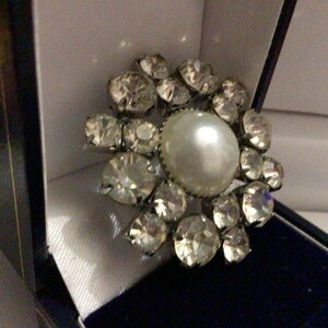 Stunning Vintage Brooch With Faux Pearls & Diamanté Stones