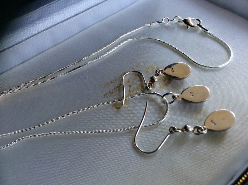 Pretty Vintage 925 Silver Pendant /& Chain And Earrings Set