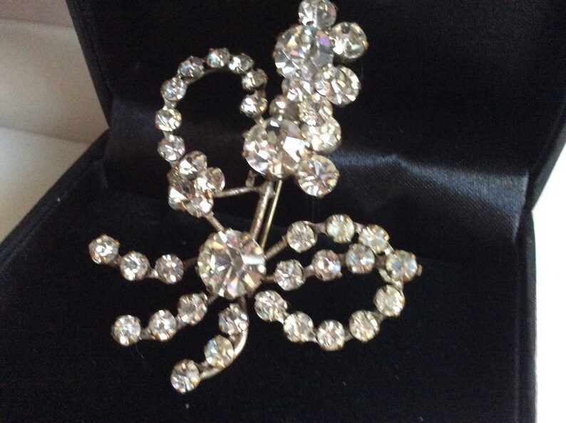 Beautiful Vintage Diamant\u00e9 Brooch
