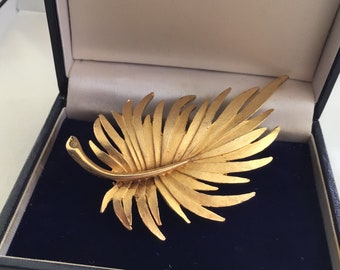 Elegant Vintage Gold Tone Brooch