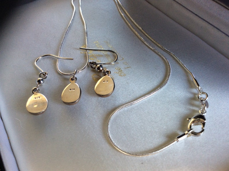 Pretty Vintage 925 Silver Pendant /& Chain And Earrings Set