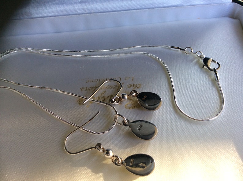 Pretty Vintage 925 Silver Pendant /& Chain And Earrings Set