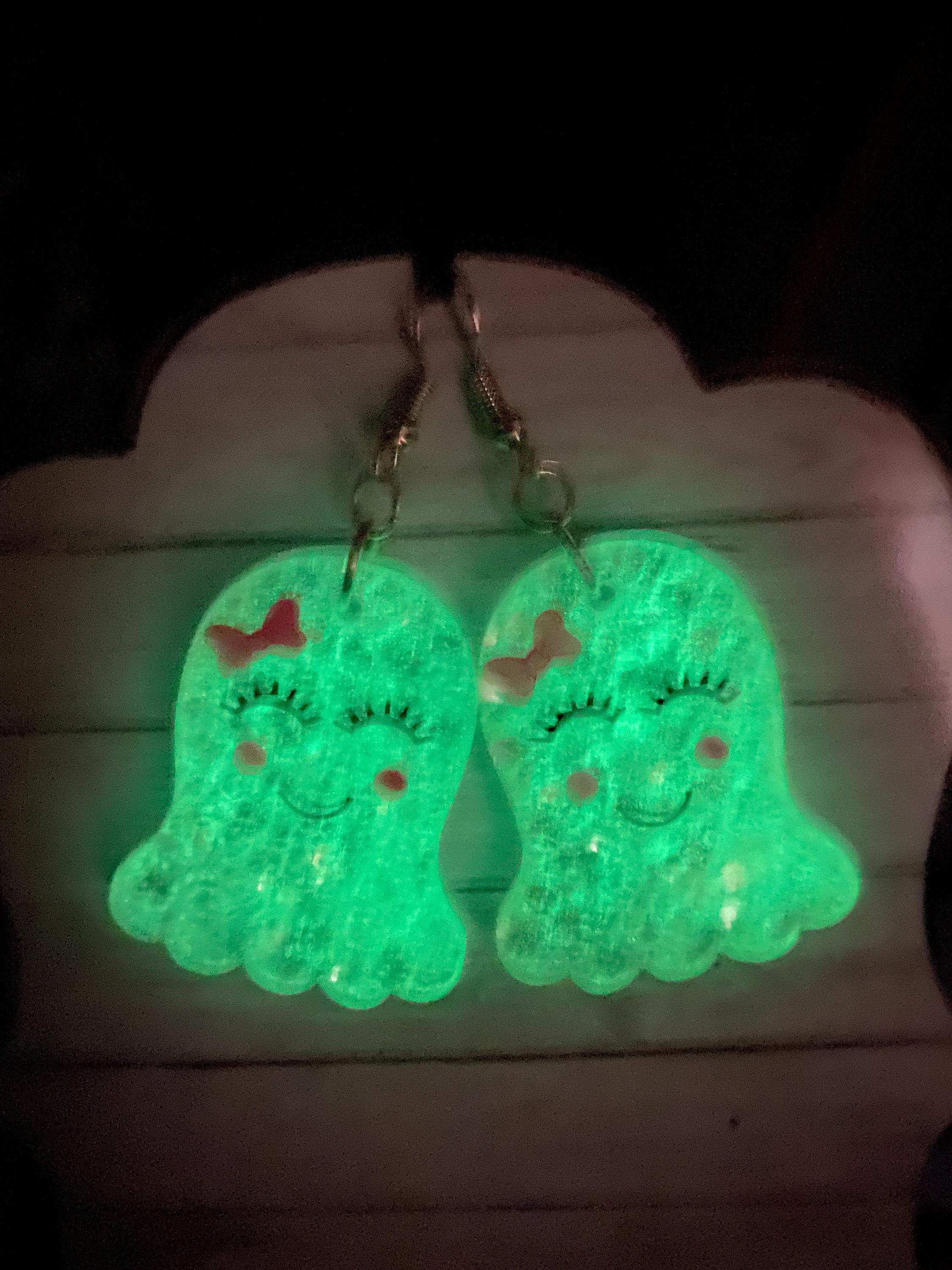Ghost w/ Bow Glow in the Dark Teardrop Earrings, Fall, Autumn, Halloween - Thumbnail 3