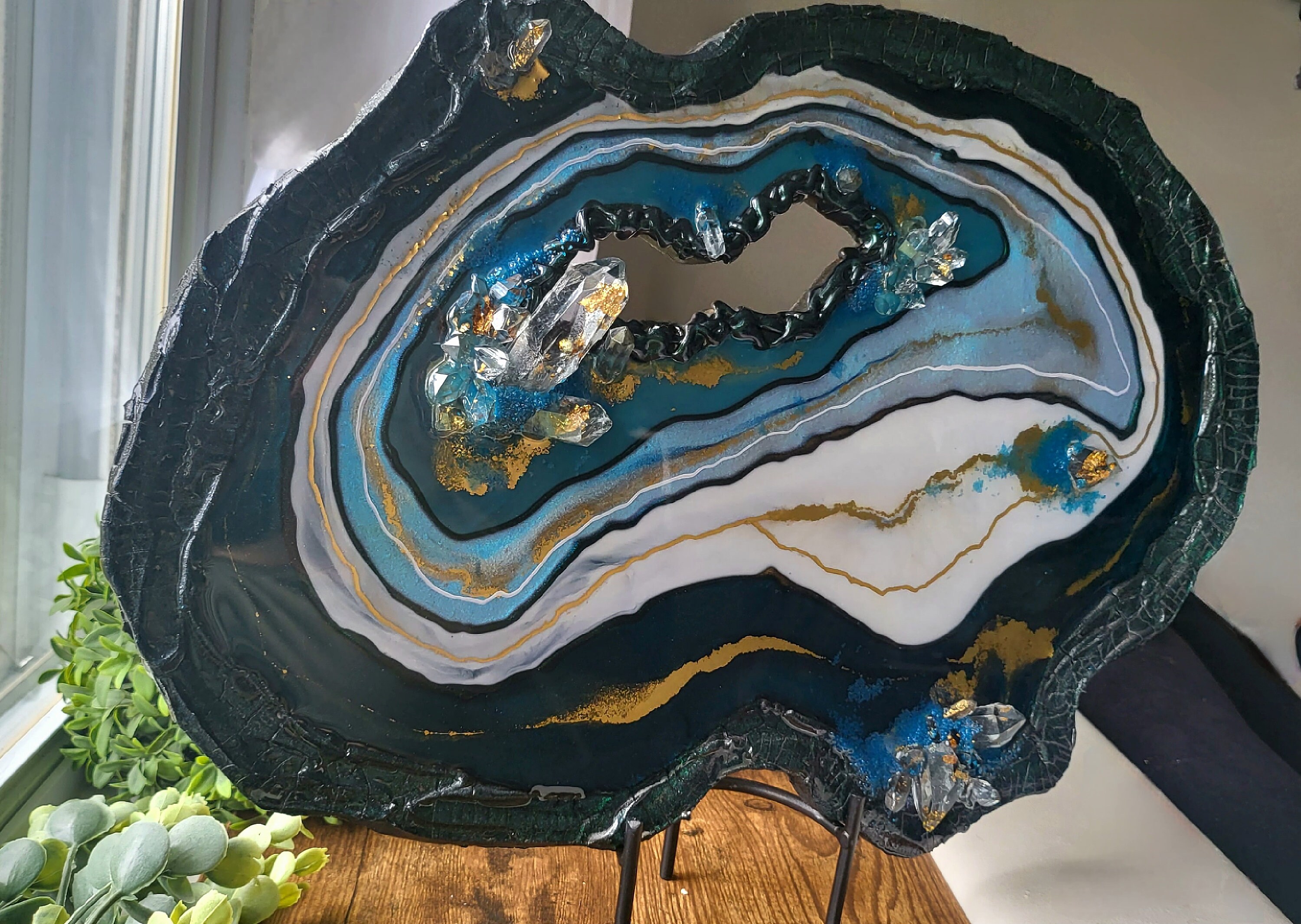 Resin Wallart With Geodes and Crystals. Freeform Geode With Shimmering ...