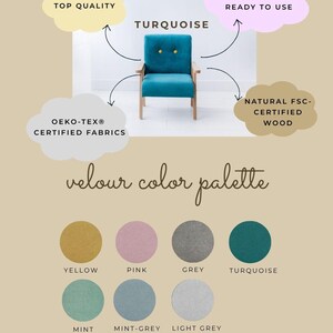 Peut inclure: Un fauteuil en velours turquoise avec des pieds et accoudoirs en bois. L'image met en &eacute;vidence les caract&eacute;ristiques du fauteuil, notamment les tissus certifi&eacute;s Oeko-Tex et le bois naturel certifi&eacute; FSC. La palette de couleurs comprend jaune, rose, gris, menthe, gris-menthe et gris clair.