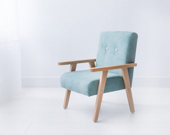 Un asiento infantil pequeño de color menta