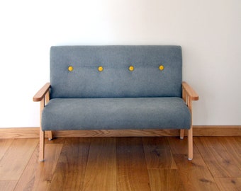 Pequeño sofá para niños, sillón doble, muebles en la habitación infantil, interior creativo, muebles de juego.