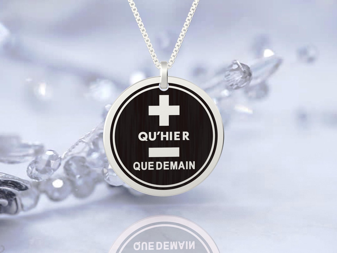 Pendentif Médaille D'amour AUGIS Or 18k - 'Plus Qu'hier, Moins Que Demain' Avec Rubis