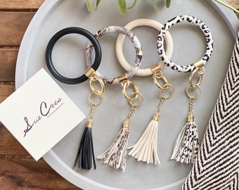 Keychain Bracelet Leather Bangle Key Ring Wristlet Bracelet Gifts for Her Gift Box for Women Vegan Leather Keychain, Sweet Sixteen Gift