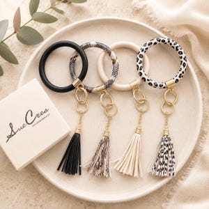 Bracelet Keychain Wristlet Key Holder Vegan Leather Bangle Keyring Birthday Gift Secret Santa Women Accessory Bracelets Handbag Organization