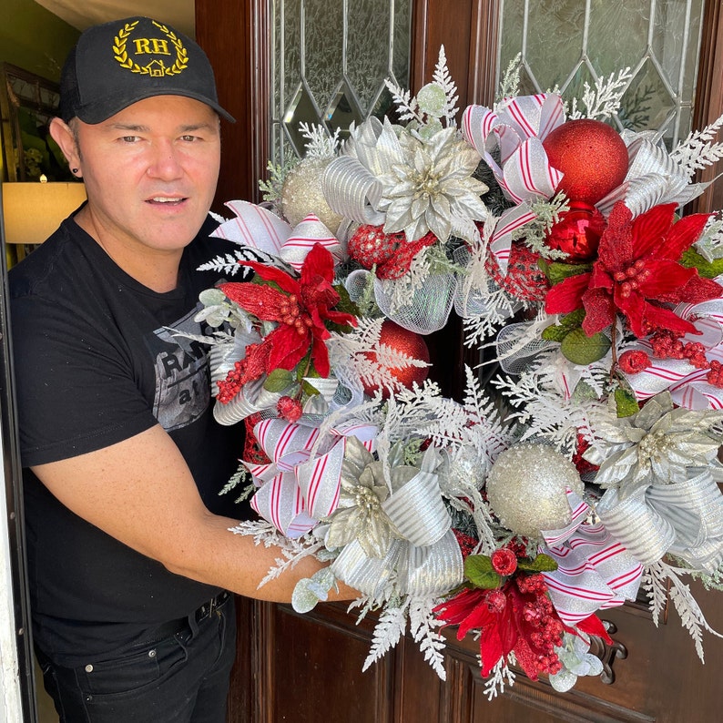 Glam Christmas Wreath Frosty and Red / Hand Made by Ramon at Home