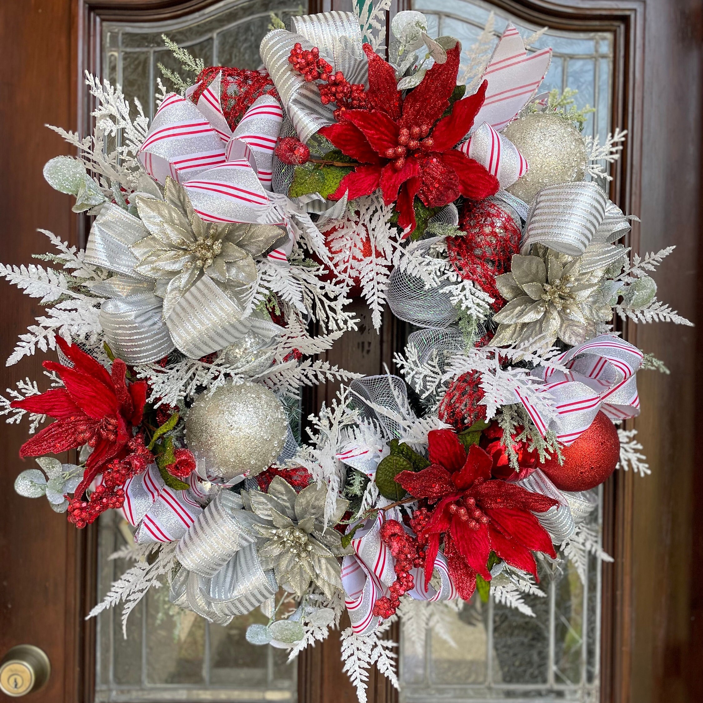 Glam Christmas Wreath Frosty and Red / Hand Made by Ramon at Home