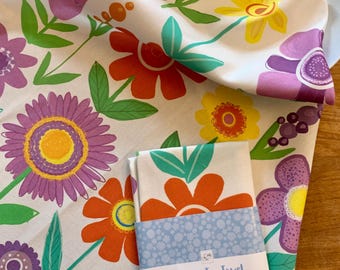 Floral Kitchen Tea Towel: Colorful Flowers, Absorbent Cotton