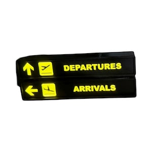 Arrivals & Departures LED Light Box – USB-C Airport Sign Decor – Aviation Gift, Pilot Office Light, Airplane Lover Gift