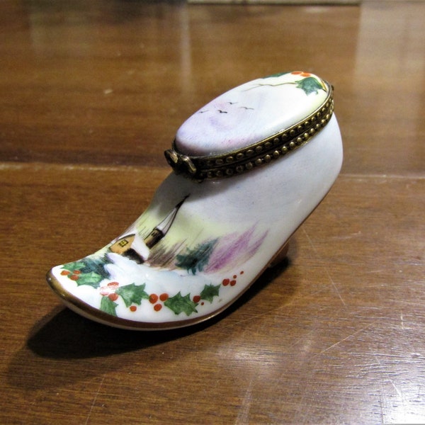 Rare Peint Main Limoges *-* HOLIDAY HOLLY SHOE *-*  Hinged Trinket Box