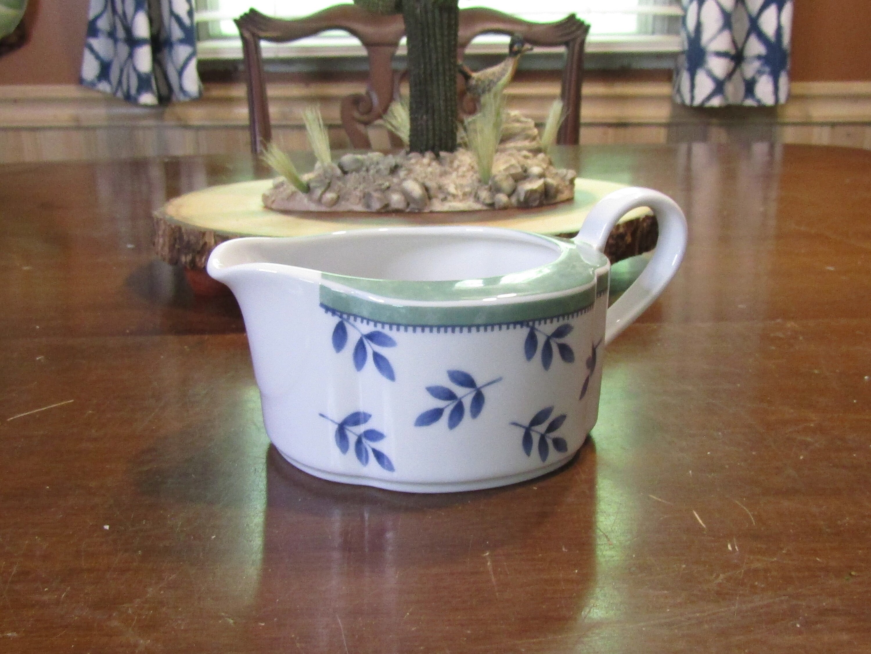 Villeroy Boch *-* SWITCH *-* Gravy Boat, Accent Piece for
